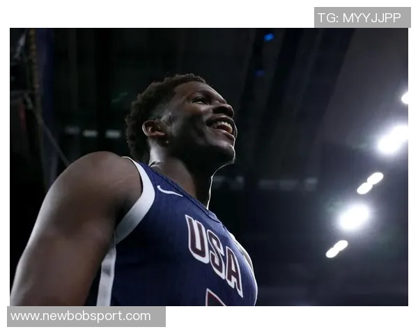 爱德华兹半场表现出色11投6中三分命中率高达40贡献15分3板3助